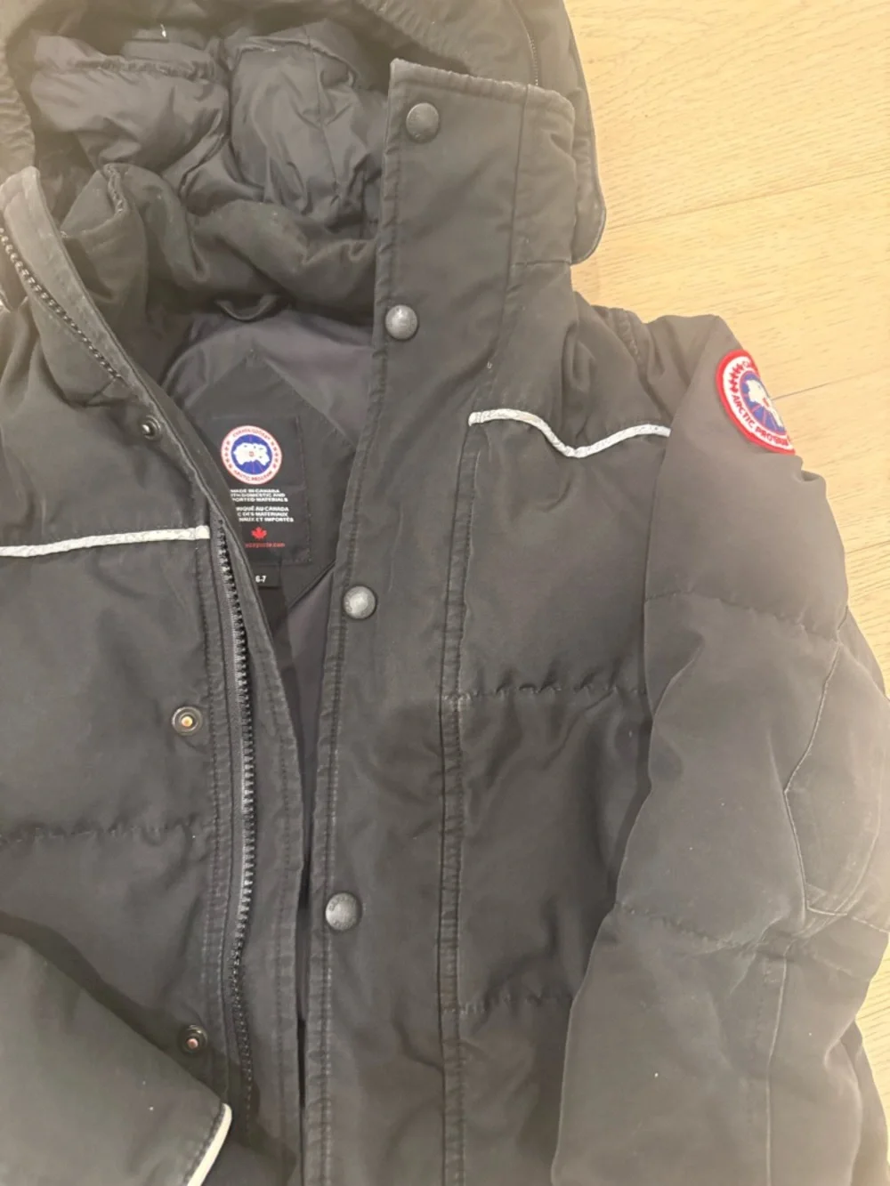 Canada Goose Black Hooded Puffer Jacket size 6-7 - Picture 3 of 7